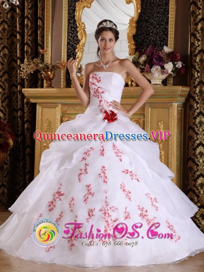Wonderful White A-Line / Princess Quinceanera Dress For Strapless Organza With Appliques And Hand Flower IN Chesterton Indiana/IN - Click Image to Close