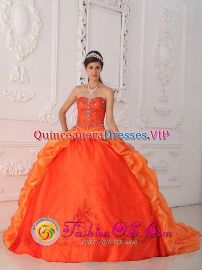 Marshfield Massachusetts/MA Unique Customize Orange Red Sweetheart Strapless Floor-length Quinceanera Dress With Beading and Appliques Taffeta - Click Image to Close