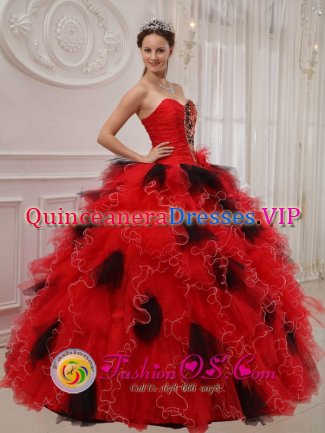 Bossost Spain Beautiful Red and Black Quinceanera Dress Sweetheart Orangza Beading and Ruffles Decorate Bodice Elegant Ball Gown