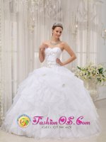 Holyhead Gwynedd Modest White Ruffles Elegant Quinceanera Dress With Sweetheart Appliques and Ruch Organza