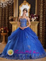 Bernal Argentina Popular Royal Blue Quinceanera Dress with Sweetheart Appliques and Pick-ups