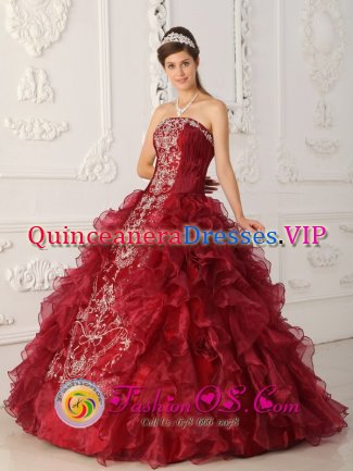 White Plains NY Fashionable Wine Red Satin and Organza With Embroidery Classical Quinceanera Dress Strapless Ball Gown