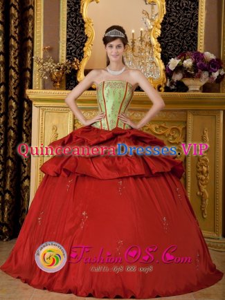 Rapid City South Dakota/SD Remarkable Red and Green Embrioidery Quinceanera Gowns With Taffeta Pick-ups Ball Gown Floor-length