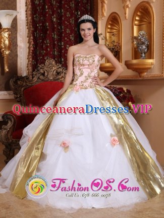 Strapless Falkirk Falkirk White and Pink Beading and Appliques Quinceanera Gowns With Hand Made Flowers Organza