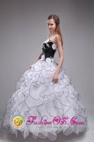 Alpirsbach Germany Custom Made Sweetheart Applqiues and Ruffles For The Super Hot White And Black Sweet 16 Dresses