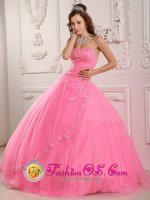 Fabulous Rose Pink For Classical Sweet 16 Quinceaners Dress Sweetheart and Appliques Ball Gown In Welches Oregon/OR