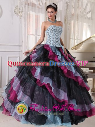 Mason Ohio/OH Beautiful layers Multi-color Quinceanera Dress Appliques With Beading For Fall Strapless Organza Ball Gown