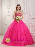 Natchez Mississippi/MS Princess Hot Pink Popular Quinceanera Dress With Sweetheart Neckline and Heavy Beading Decorate