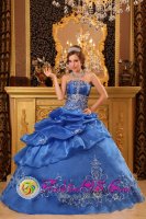 Londonderry Vermont/VT Strapless Quinceanera Dress Clearance With Beading and Appliques Decorate Ball Gown