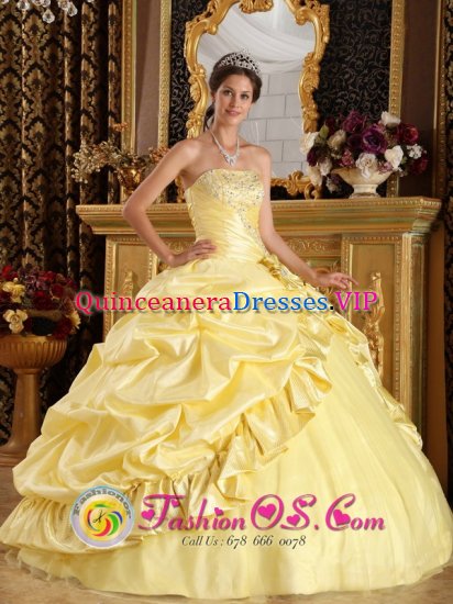 Villa Altagracia Dominican Republic Latest Light Yellow Taffeta Beaded Decorate Yet Pick-ups Ball Gown Quinceanera Dress - Click Image to Close