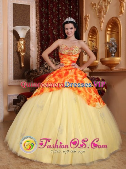 Providence Rhode Island/RI Beaded Decorate Light Yellow Quinceanera Dress With Sweetheart Neckline On Tulle - Click Image to Close