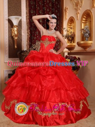 Ball Gown Gorgeous bright Red Sweet 16 Dress With Pick-ups and Beading In Spring In Show Low AZ　