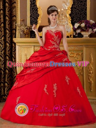 Discount Wine Red Sweet 16 Dress With Appliques Sweetheart With Taffeta For Bautzen Quinceanera