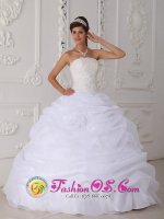 Gorgeous Ruffled White Cairns QLD Quinceanera Dress In New York Lace Strapless Floor-length Organza Ball Gown