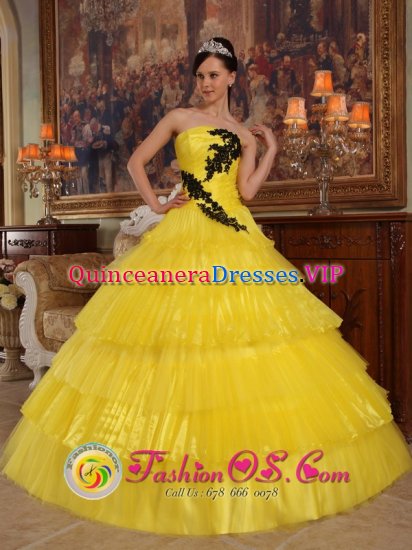 Dunedin New Zealand Yellow Layered Quinceanera Dress With Appliques Bodice Strapless In Illinois - Click Image to Close
