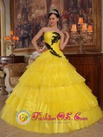 Moraga CA Yellow Layered Quinceanera Dress With Appliques Bodice Strapless In Illinois