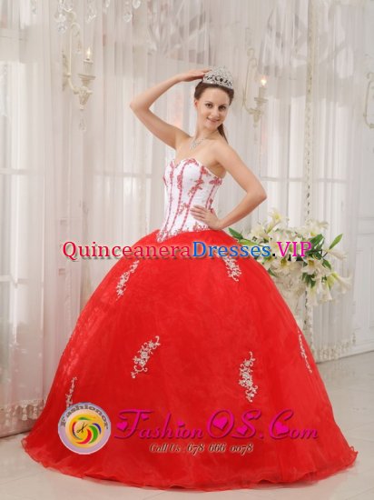 Clute TX White and Red Gorgeous Christmas Party Dress With Sweetheart Taffeta and Organza Appliques Decorate - Click Image to Close
