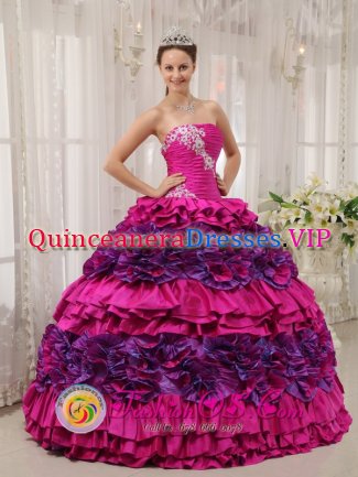 Spring Texas/TX Cheap Fuchsia strapless Quinceanera Dress With white Appliques Decorate