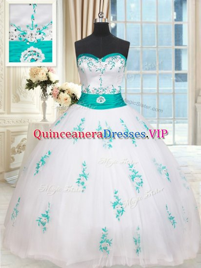 Fitting White Sweetheart Lace Up Beading and Appliques Sweet 16 Quinceanera Dress Sleeveless - Click Image to Close