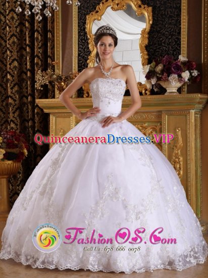 Popular Embroidery with Beading Decorate Lace White Quinceanera Dress In Penrith NSW - Click Image to Close
