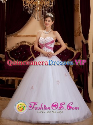 Sturgis South Dakota/SD Pretty Strapless White and Fushcia Princess Quinceanera Dress With Sweetheart Appliques Decorate For Sweet 16 Party