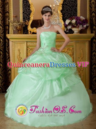 Nord-Trondelag Norway Apple Green Sweet 16 Quinseanera Dress With Strapless Beads And Ruffles Decorate On Organza