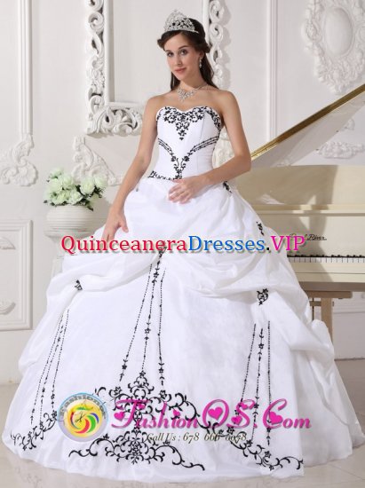 Orofino Idaho/ID Embroidery Over Skirt and Pick-ups For Quinceaners Dress With Sweetheart Gown - Click Image to Close
