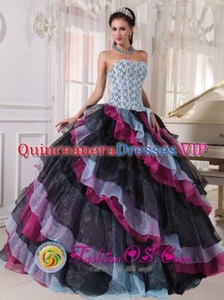 Oslo Norway Beautiful layers Multi-color Quinceanera Dress Appliques With Beading For Fall Strapless Organza Ball Gown