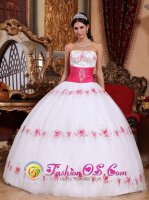 White Strapless Taffeta and Tulle Appliques Floor-length Modest Quinceanera Dress In Hattiesburg Mississippi/MS(SKU QDZY718-BBIZ)