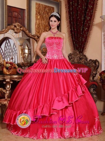 Feltwell East Anglia Strapless Embroidery Decorate For Gorgeous Quinceanera Dress In Coral Red - Click Image to Close