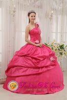 Saint-Jean-sur-Richelieu Modern Hot Pink Stylish Quinceanera Dress With One Shoulder Neckline Beading and Pick-ups Decorate