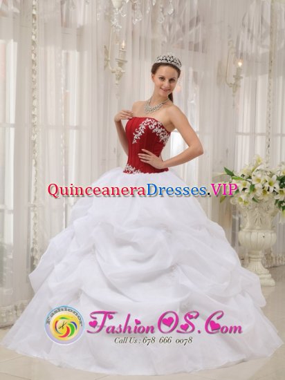 White and Wine Red Appliques Sabana Yegua Dominican Republic Stylish Quinceanera Dress With Strapless Pick-ups - Click Image to Close
