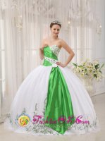Palm Bay Florida/FL The Super Hot White and green Sweetheart Neckline Quinceanera Dress With Embroidery Decorate