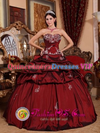 Butzbach Fabulous Sweetheart Wine Red Pick-ups and Appliques Decorate Bodice For Quinceanera Dress
