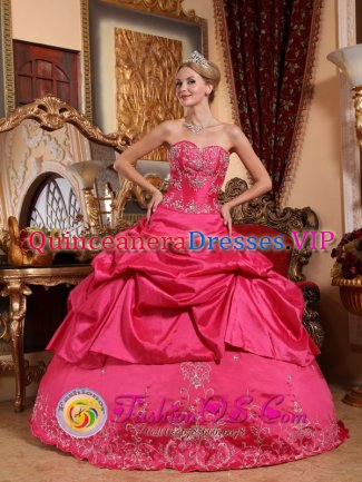 New style Strapless Embroidery with Beading Impression Hot Pink Ravensburg Germany Quinceanera Dress Sweetheart Taffeta Ball Gown