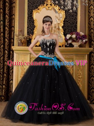 Hartford Connecticut/CT Black and Aqua Strapless Elegant Quinceanera Dress With Appliques Decorate and Bow Band with Tulle Skirt