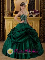 Croix France Modest Dark Green Sweetheart Quinceanera Dress For Appliques With Beading And Hand Made Flowers Decorate