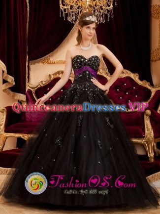Tulua Colombia Wonderful Black Sweetheart Neckline Quinceanera Dress With Beaded Appliques And sash Decorate On Tulle