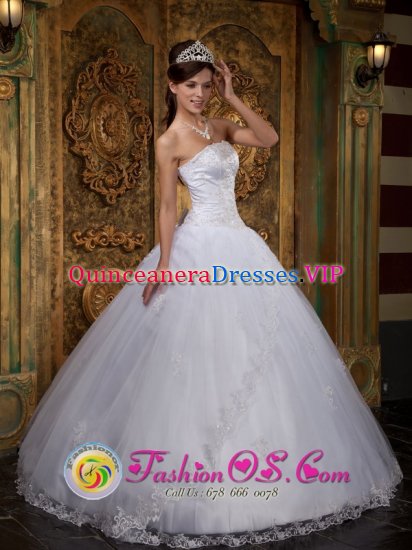 El Campello Spain Cheap White Quinceanera Dress With Strapless Neckline Embroidey and Lace Decorate - Click Image to Close