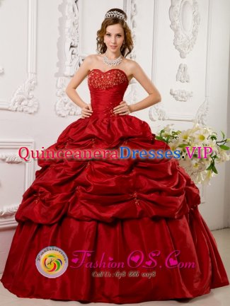 Cordova Alaska/AK Pretty Red Sweetheart Quinceanera Dress With Taffeta Appliques beading Decorate Pick ups Ball Gown