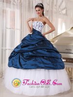 Ludlow Vermont/VT White and Navy Blue Taffeta and Organza Embroidery Decorate Bust Ball Gown Floor-length Quinceanera Dress For