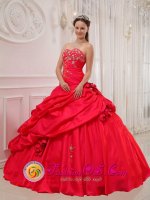 Picayune Mississippi/MS Taffeta For Beautiful Red Quinceanera Dress and Sweetheart Beaded Decorat bodice With Appliques Ball Gown