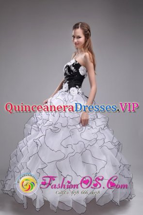 Pedro Brand Dominican Republic Custom Made Sweetheart Applqiues and Ruffles For The Super Hot White And Black Sweet 16 Dresses