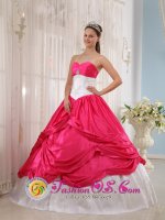Woburn Bedfordshire New Coral Red and White Quinceanera Dress With Sweetheart Neckline and beautiful Appliques Decorate