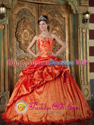Portrush Antrim Orange Red Strapless Ball Gown Taffeta Quinceanera Dress with Appliques and Pick-ups