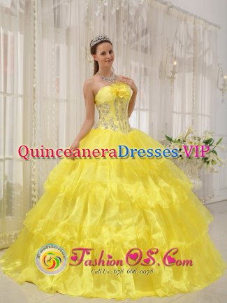 Yellow Sweet Quinceanera Dress For Madison Heights Michigan/MI Strapless Taffeta and Organza With Beading Ball Gown