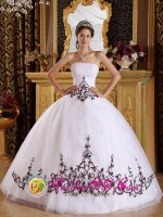 Commerce TX Embroidery Discount White Tulle Strapless Quinceanera Dress For Custom Made Ball Gown