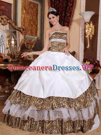 Sioux Center Iowa/IA Beading Decorate Bodice Informal White Quinceanera Dress Strapless and sexy Leopard Ball Gown