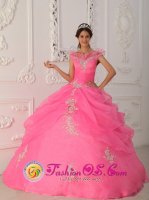 Stroud Gloucestershire For Prescott Valley V-neck Taffeta and Organza Appliques With Beading Decorate Bodice Latest Rose Pink Sweet Fifteen Dress