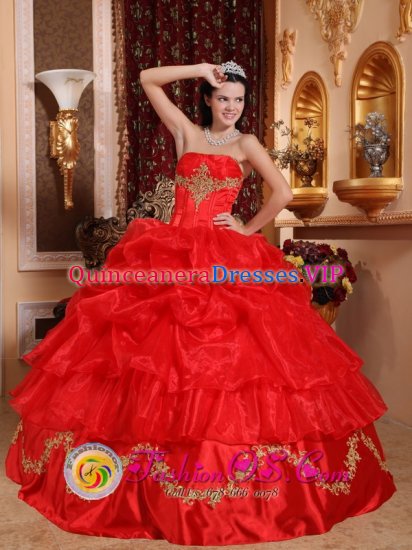 Cauquenes Chile Ball Gown Gorgeous bright Red Sweet 16 Dress With Pick-ups and Beading In Spring - Click Image to Close
